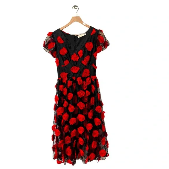 green emerald velvet dress Elegant Black and Red Short Dress with Shoulder Details 36/(XS)